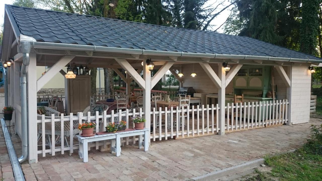 Balzsam Apartmanhaz Harkan Exterior foto