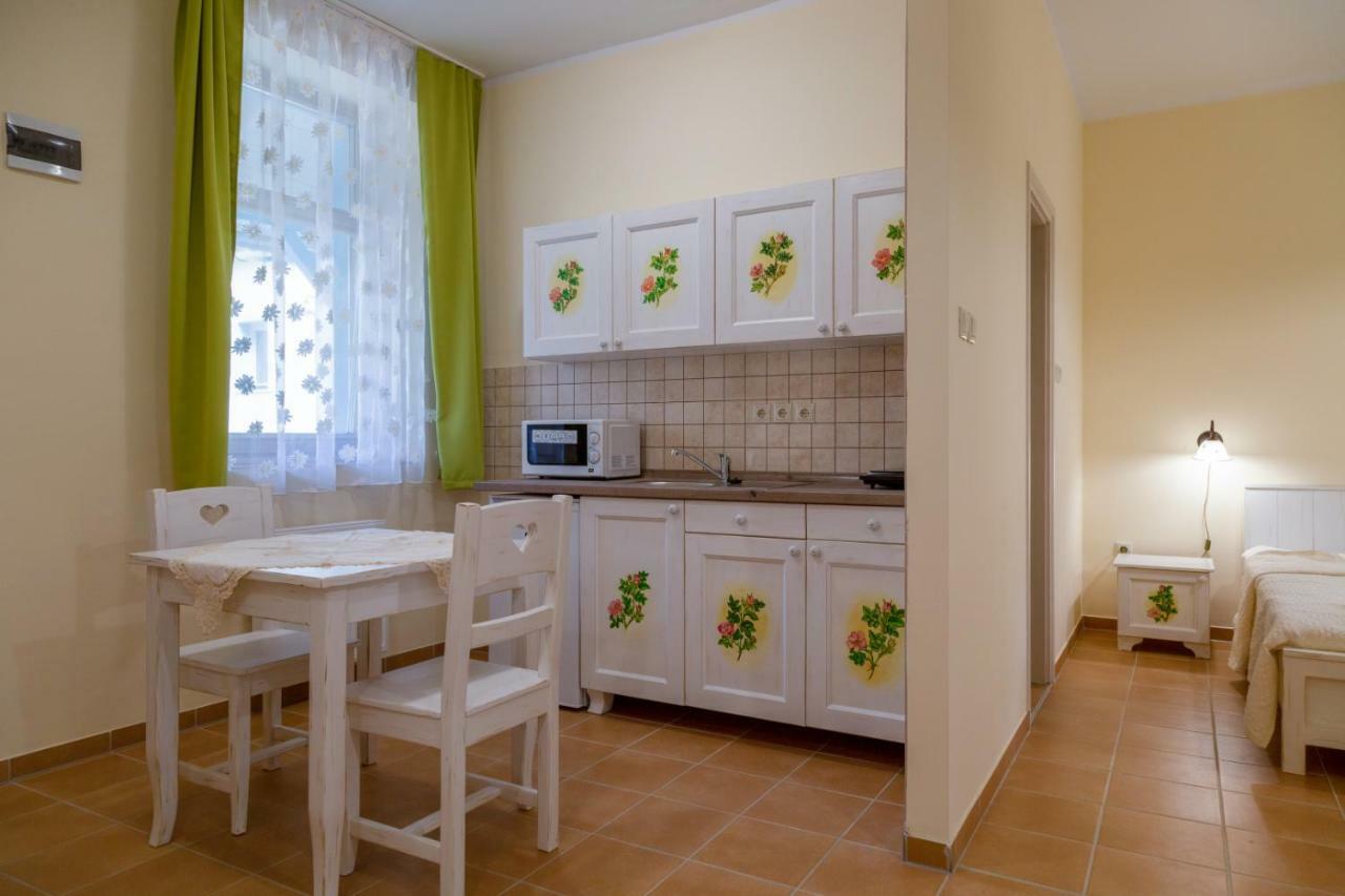 Balzsam Apartmanhaz Harkan Exterior foto