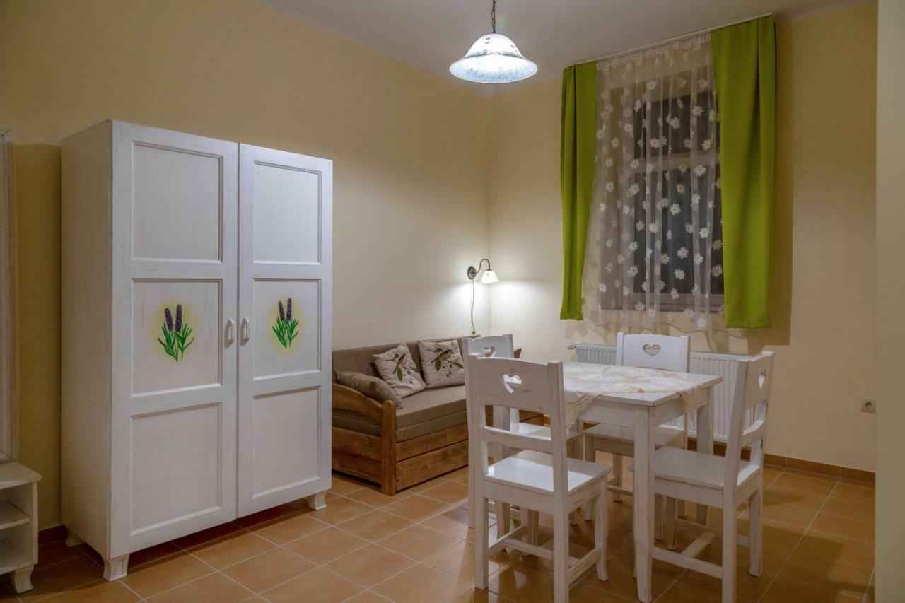 Balzsam Apartmanhaz Harkan Exterior foto