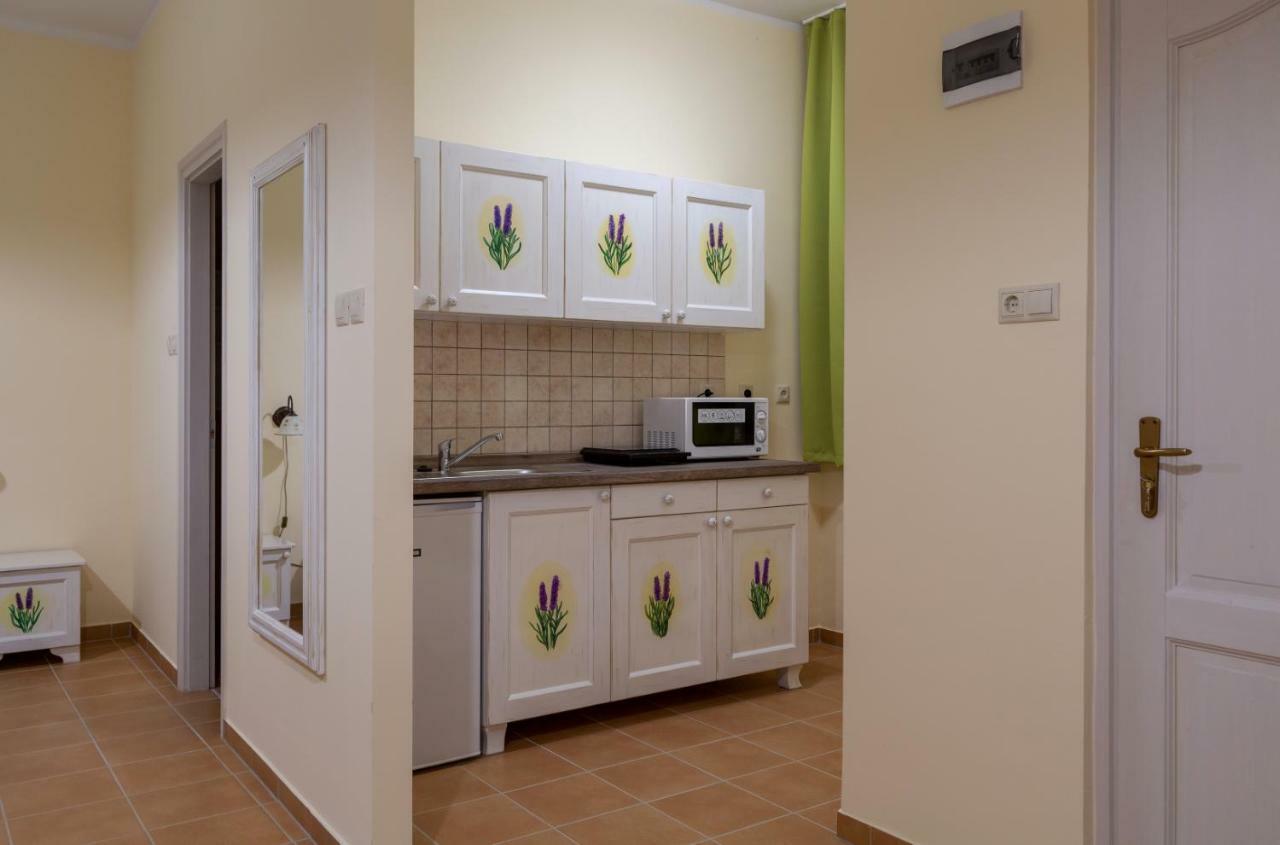Balzsam Apartmanhaz Harkan Exterior foto