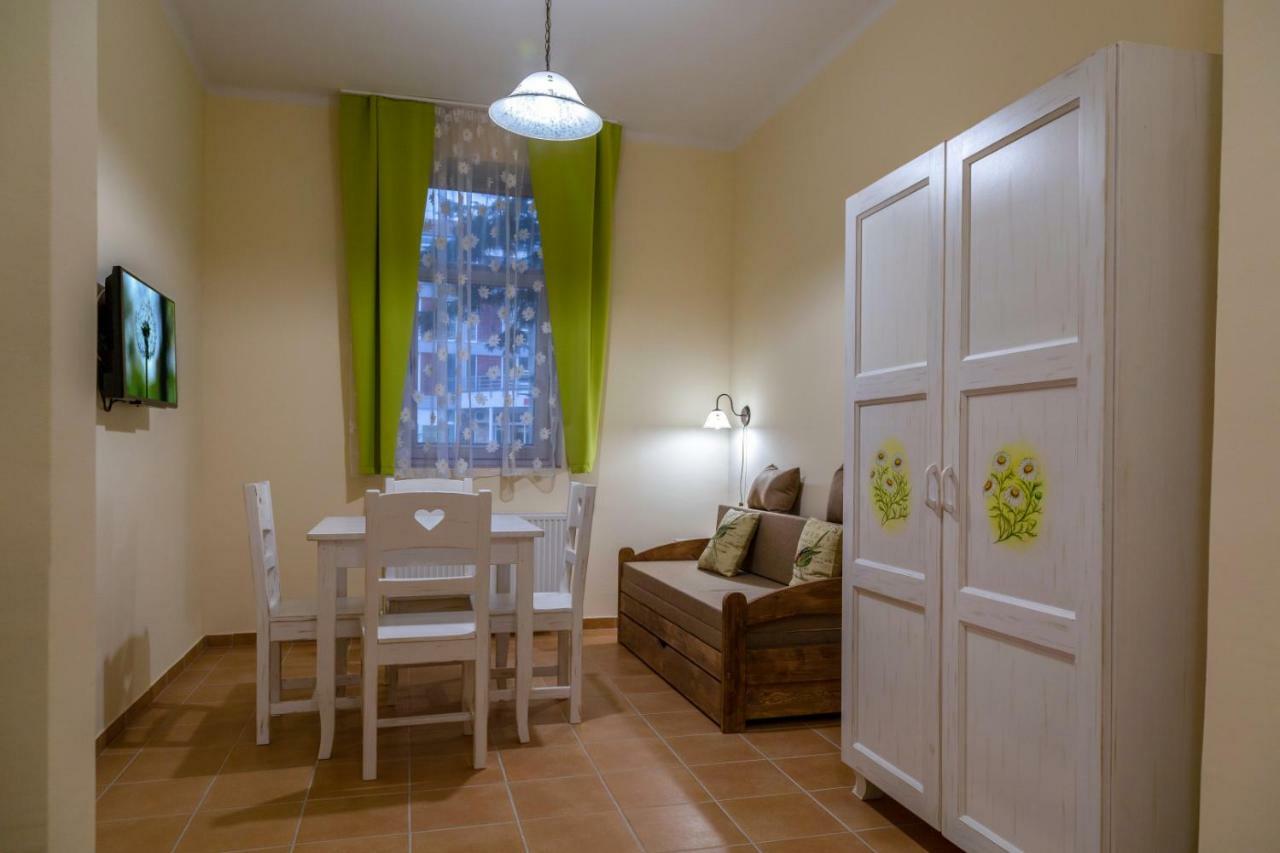 Balzsam Apartmanhaz Harkan Exterior foto
